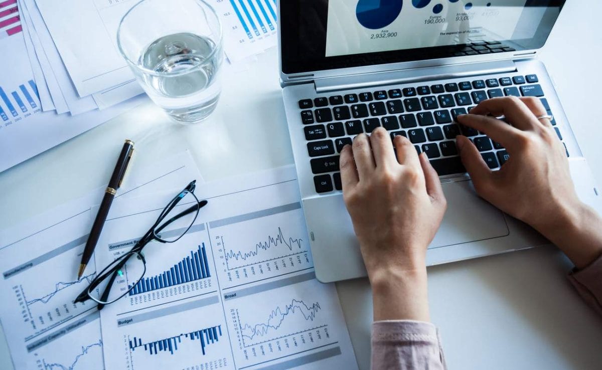 Online trading on paper and laptop