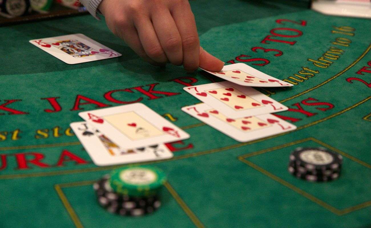 Do Casino Dealers Ever Cheat at Blackjack? Online
