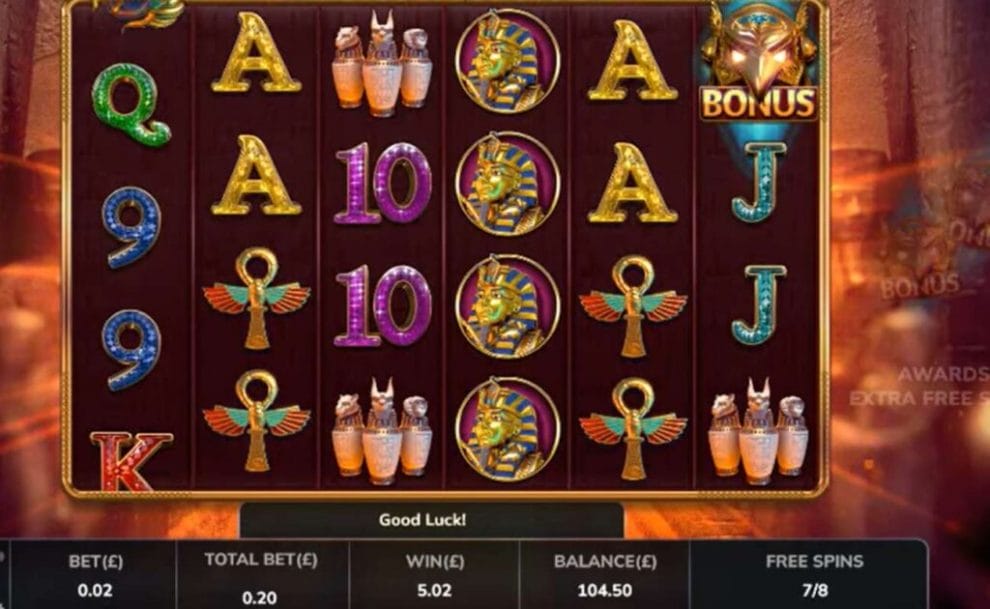Mask of Horus online slot game screenshot.