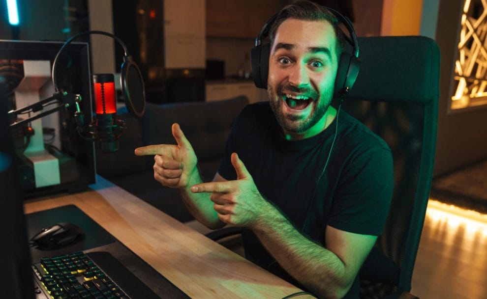A streamer pointing to his PC setup.