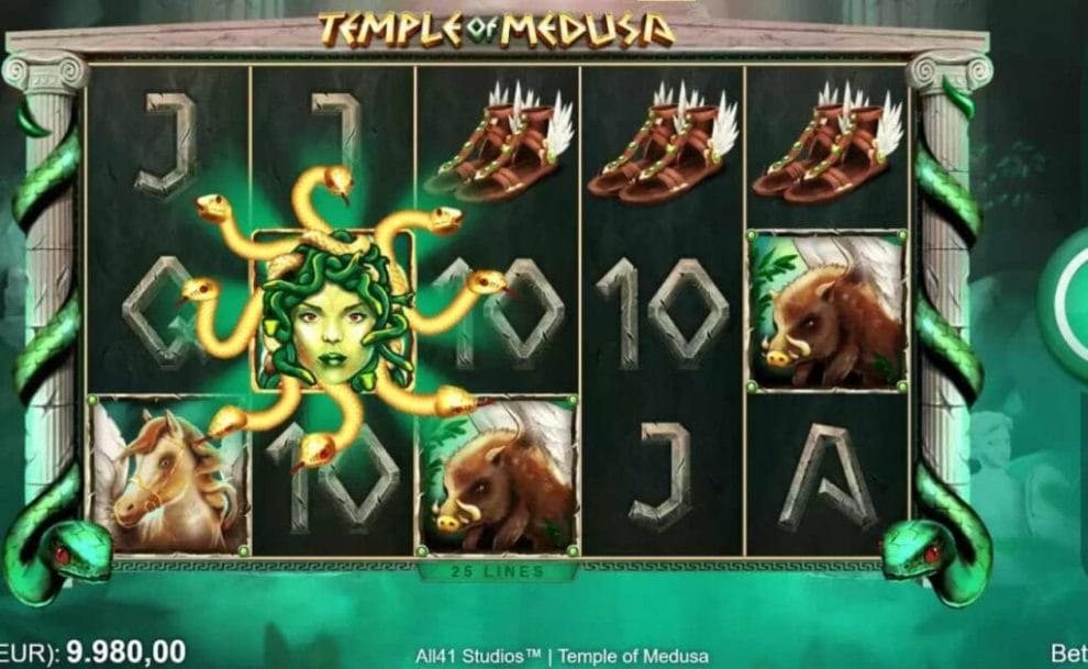 Temple of Medusa online slot game screenshot.