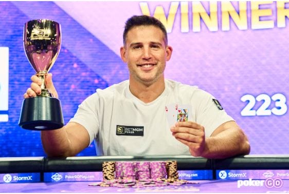 Darren Elias has won many poker tournaments during his professional career.